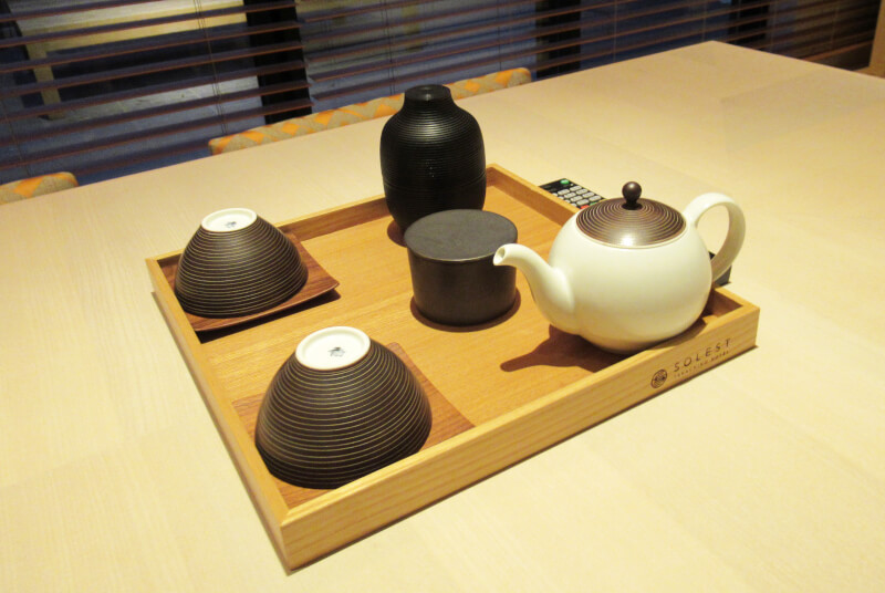 ソレスト高千穂 口コミ　特別室B　ちゃぶ台のお茶セットの写真