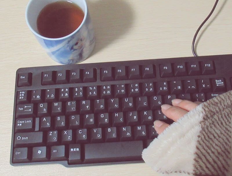 手が冷たい　寒い　PC作業　ツラい　対策